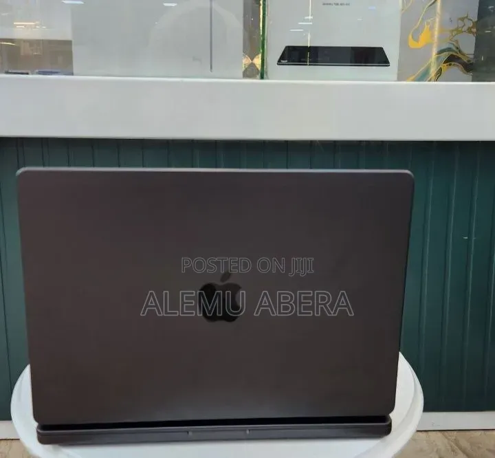 New Laptop Apple MacBook Pro 2023 M3 Pro 18GB Apple M3 Pro SSD 512GB