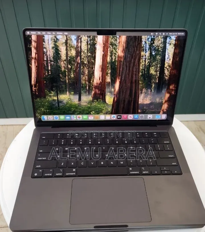 New Laptop Apple MacBook Pro 2023 M3 Pro 18GB Apple M3 Pro SSD 512GB