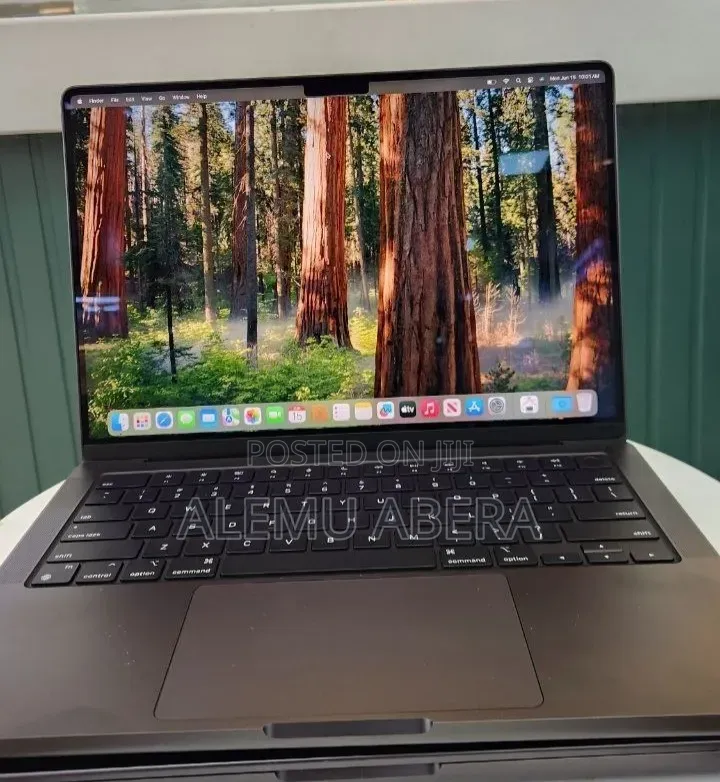 New Laptop Apple MacBook Pro 2023 M3 Pro 18GB Apple M3 Pro SSD 512GB
