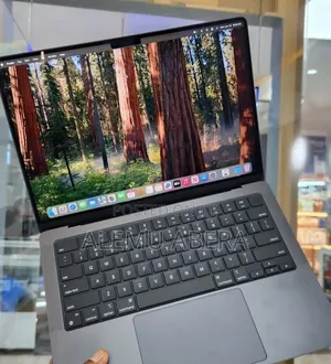 New Laptop Apple MacBook Pro 2023 M3 Pro 18GB Apple M3 Pro SSD 512GB