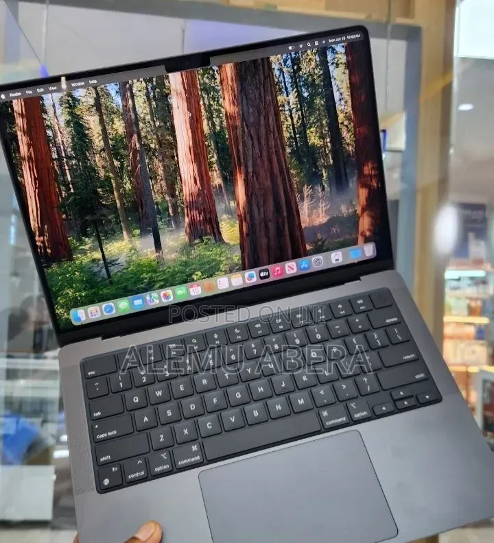 New Laptop Apple MacBook Pro 2023 M3 Pro 18GB Apple M3 Pro SSD 512GB