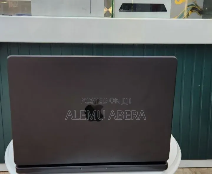 New Laptop Apple MacBook Pro 2023 M3 Pro 18GB Apple M3 Pro SSD 512GB