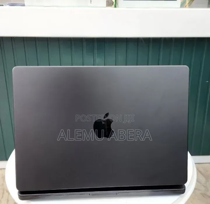 New Laptop Apple MacBook Pro 2023 M3 Pro 18GB Apple M3 Pro SSD 512GB