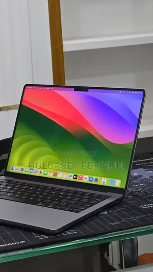 New Laptop Apple MacBook Pro 2023 M3 8GB Apple M3 Pro SSD 512GB