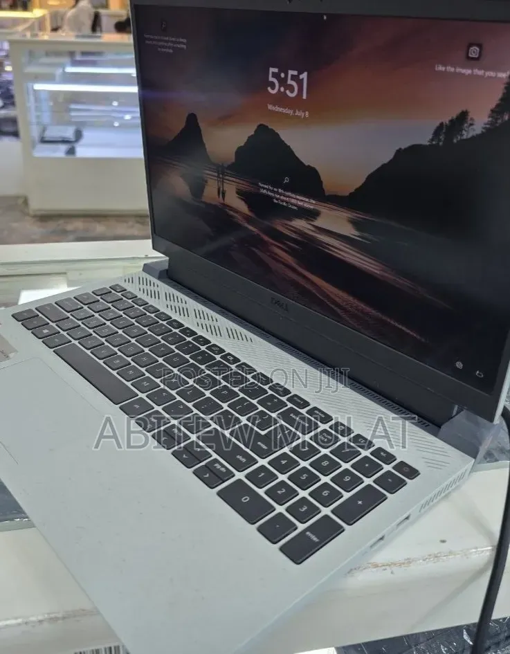 New Laptop Dell G15 5511 16GB Intel Core i7 SSD 512GB