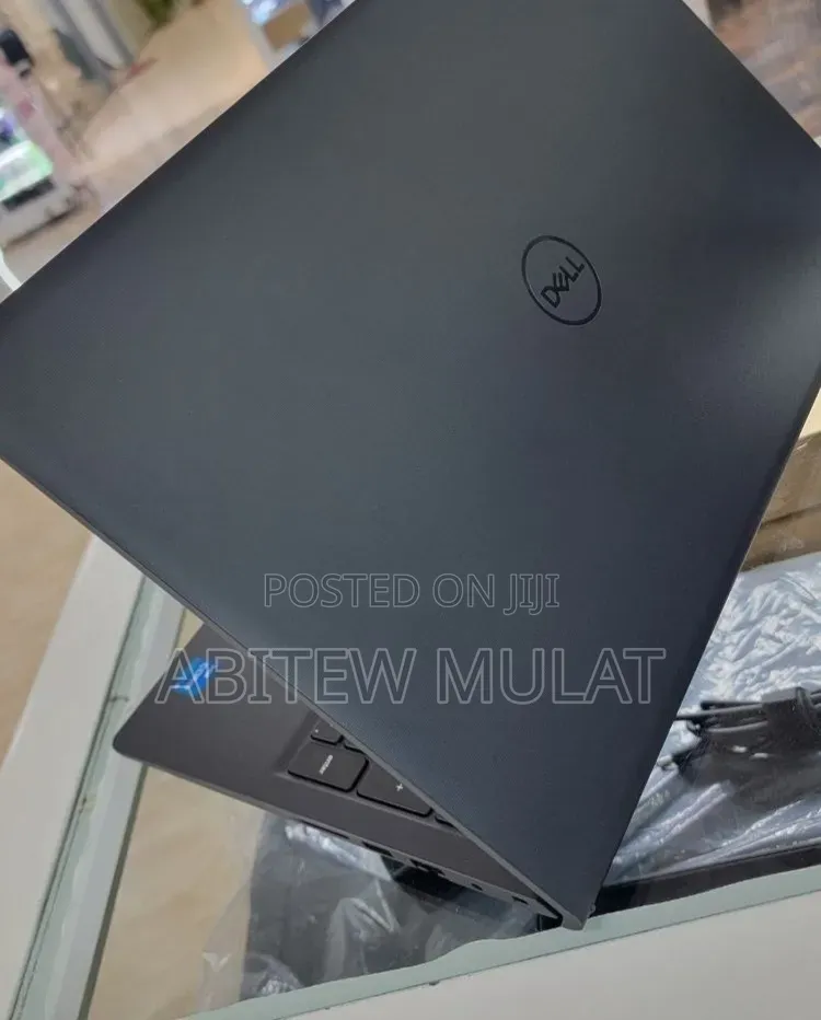 New Laptop Dell Vostro 15 3000 16GB Intel Core i5 SSD 512GB