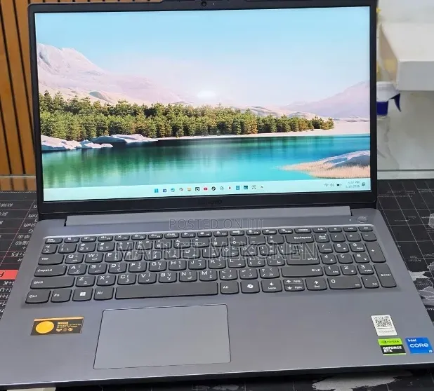 New Laptop Lenovo LOQ 15ARP9 12GB Intel Core i5 SSD 512GB