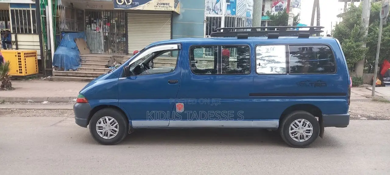 Toyota HiAce 2001 Blue