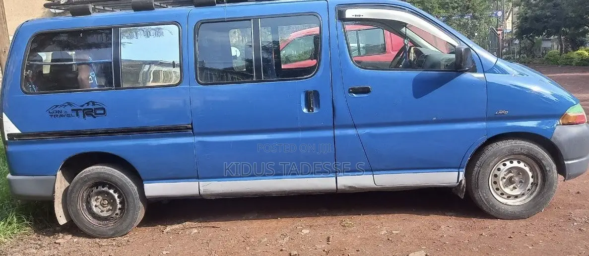 Toyota HiAce 2001 Blue