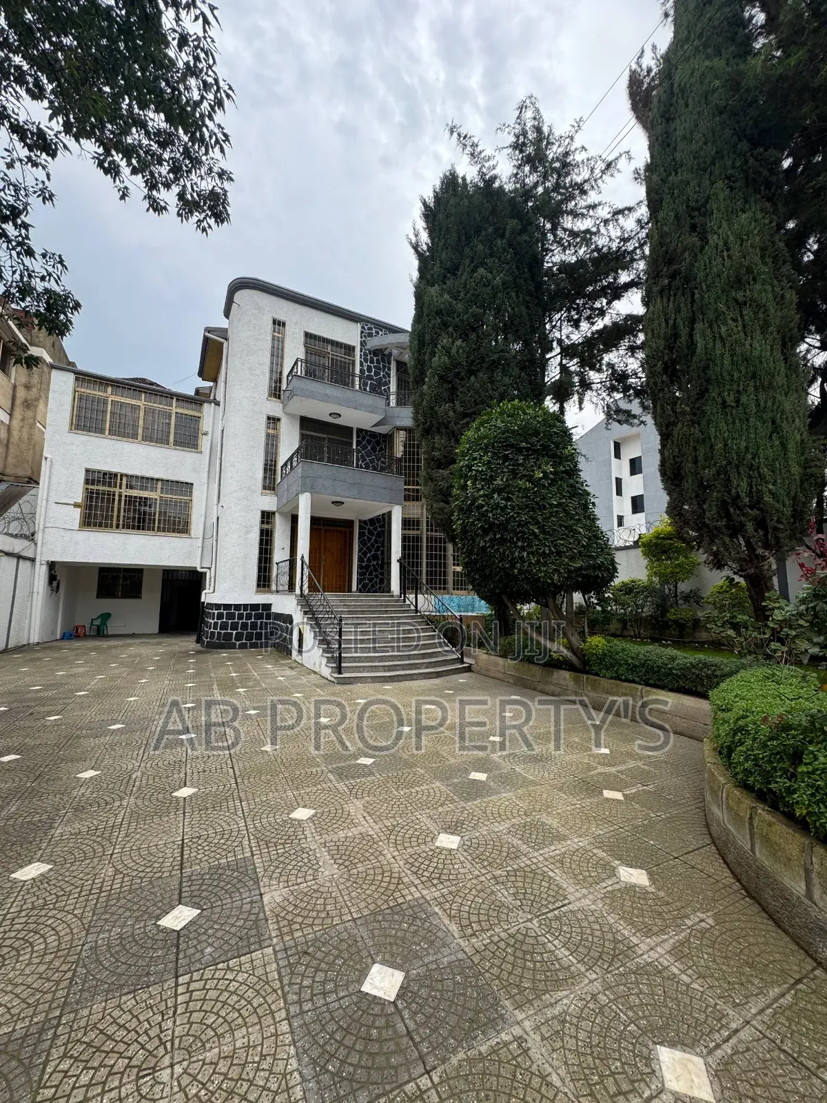 Furnished 7bdrm Villa in እንግሊዝ ኢንባሲ, Yeka for sale