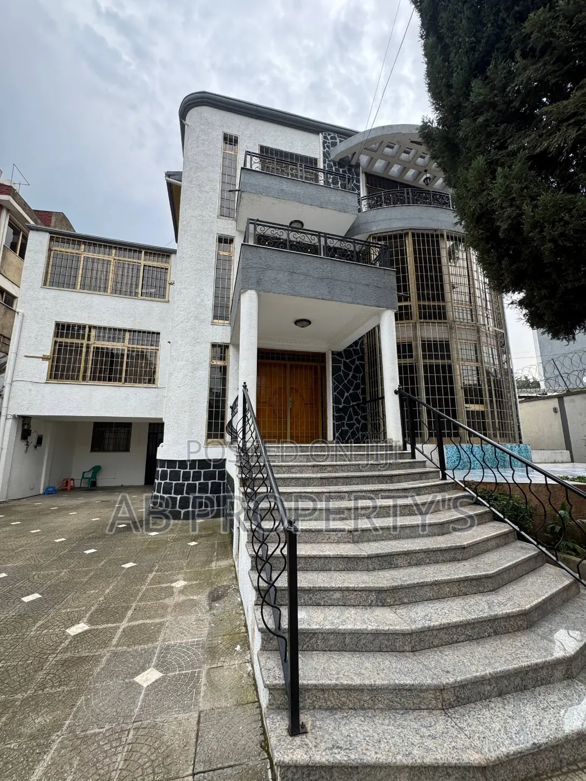 Furnished 7bdrm Villa in እንግሊዝ ኢንባሲ, Yeka for sale