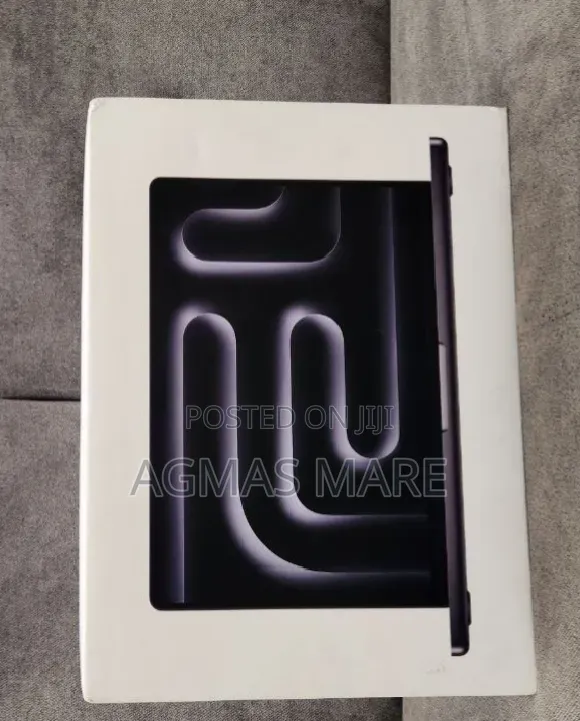 New Laptop Apple MacBook Pro 2025 M5 24GB Apple M5 SSD 1T