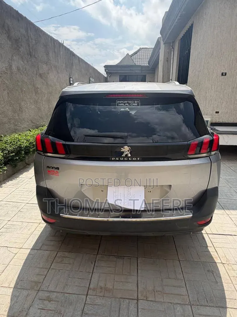 Peugeot 5008 2022 Gray