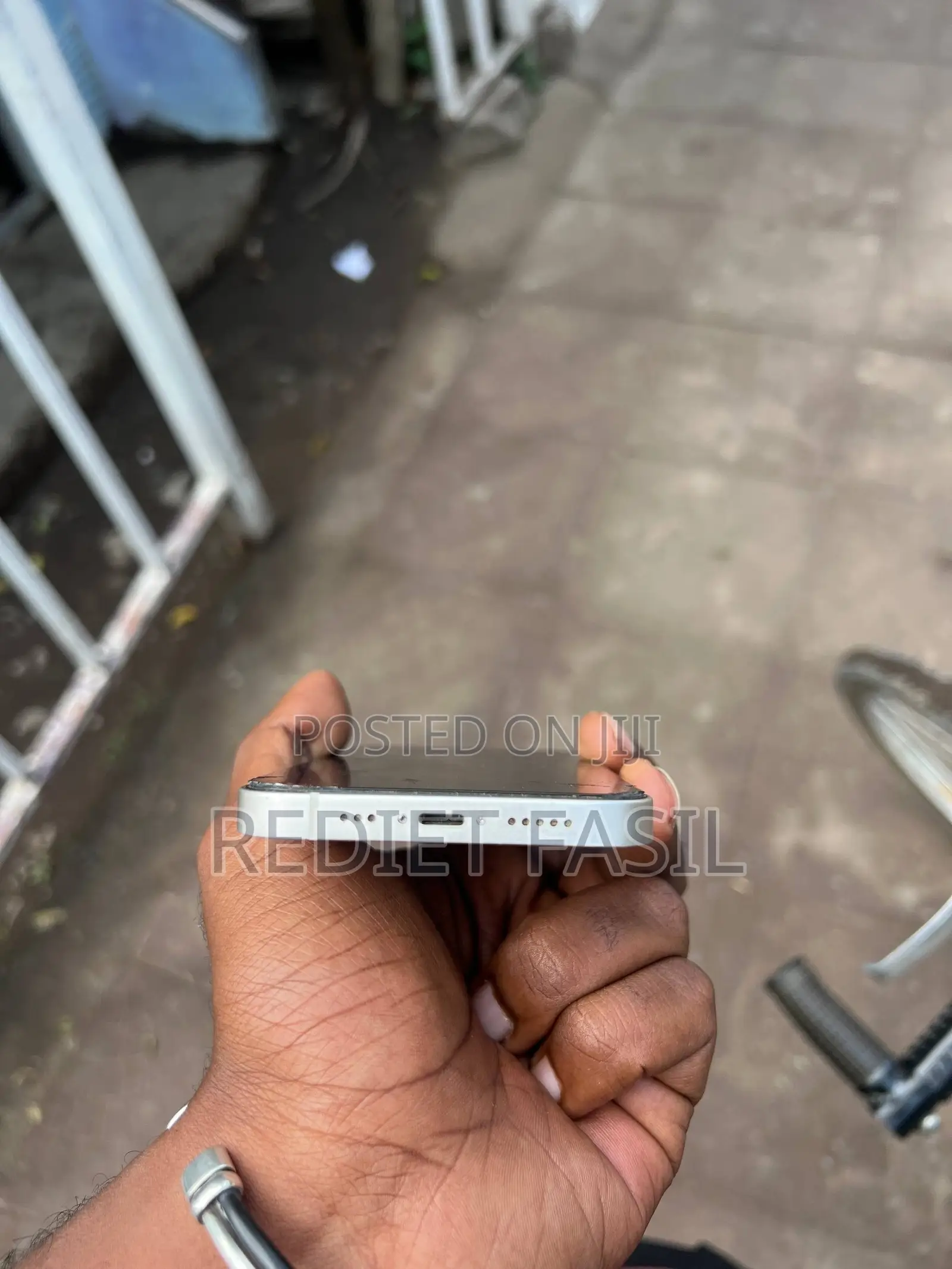 Apple iPhone 13 128 GB White