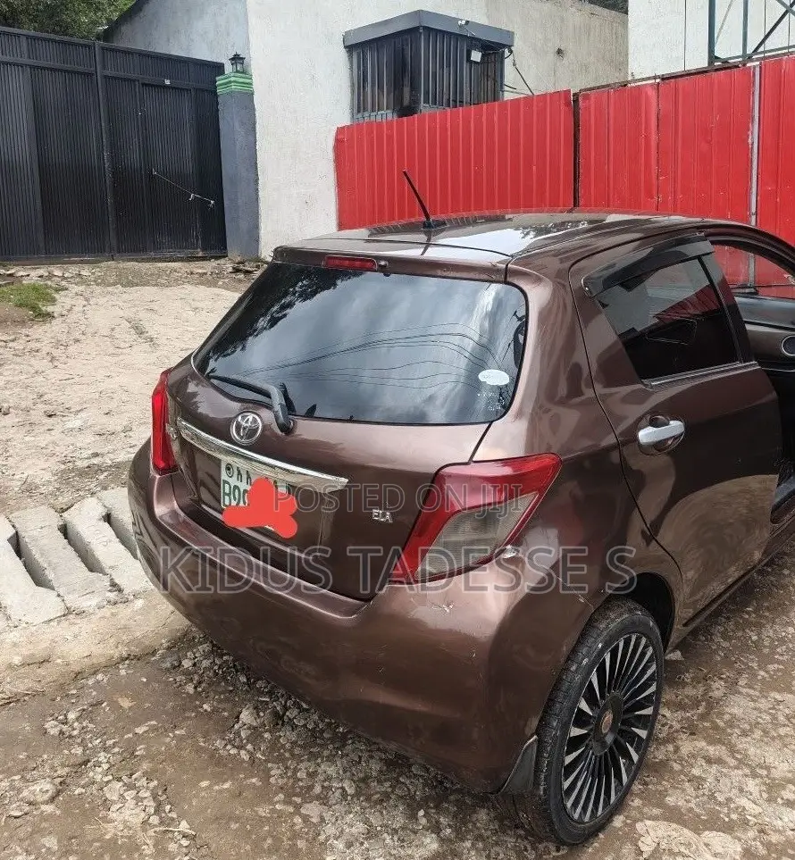 Toyota Yaris 2012 Burgundy