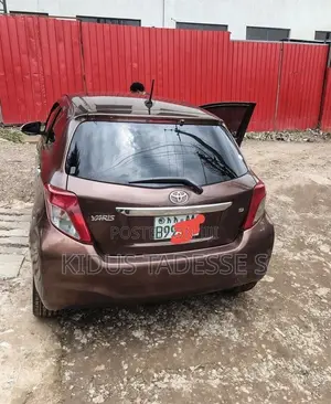 Toyota Yaris 2012 Burgundy