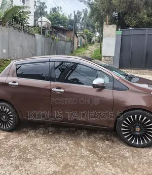 Toyota Yaris 2012 Burgundy
