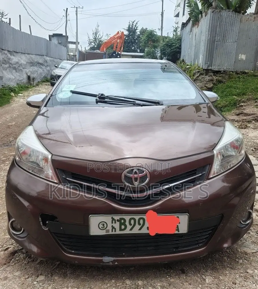 Toyota Yaris 2012 Burgundy
