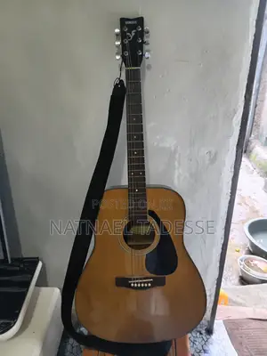 ​ ያገለገለ Yamaha F340 Acoustic Guitar የሚሸጥ! ​