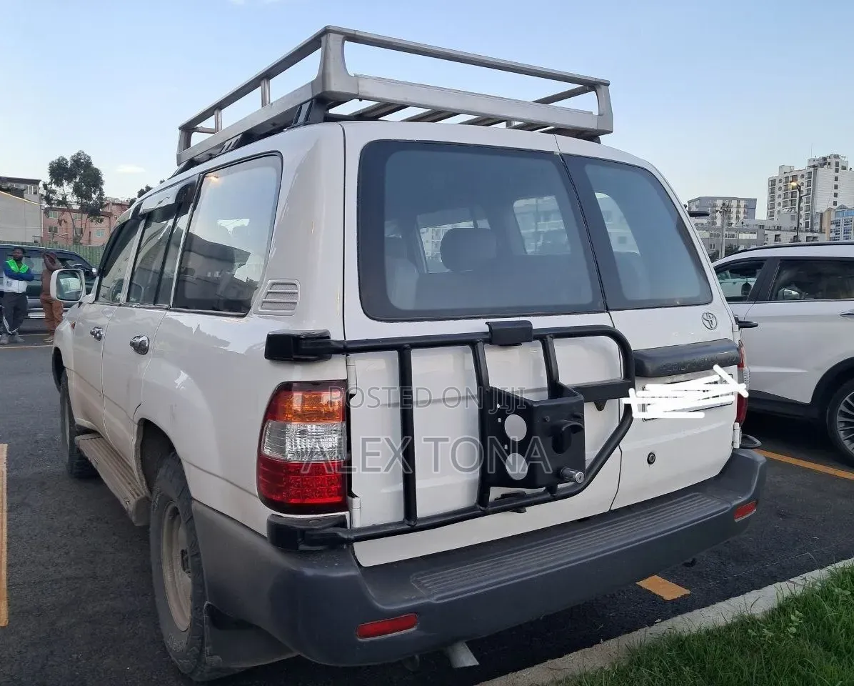 Toyota Land Cruiser 2007 White