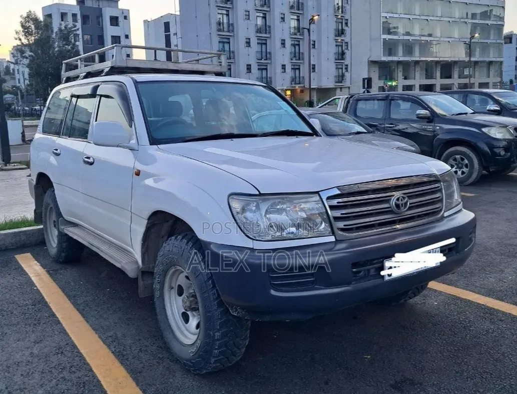 Toyota Land Cruiser 2007 White