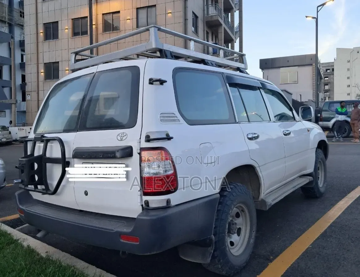 Toyota Land Cruiser 2007 White