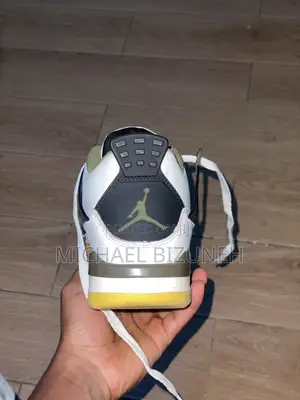 Air Jordan 4
