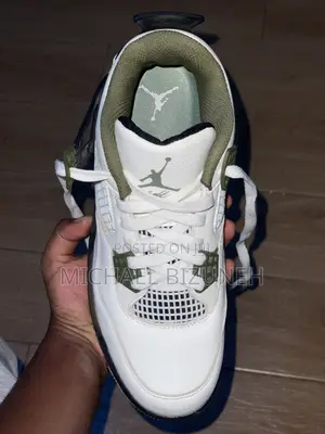 Air Jordan 4