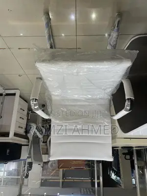Gust Chair