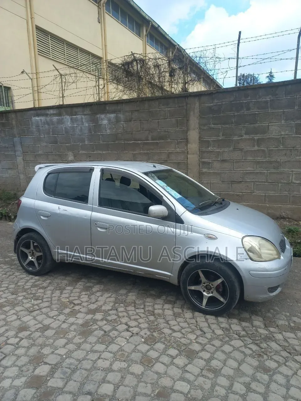 Toyota Vitz 2002 Silver