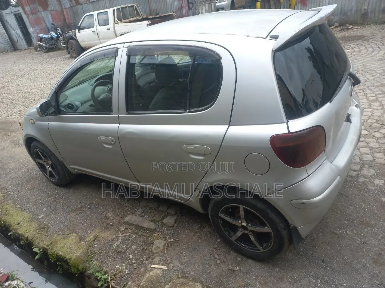 Toyota Vitz 2002 Silver