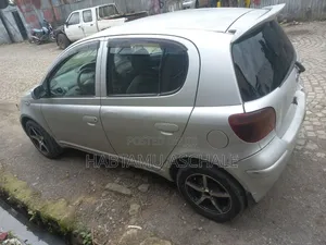 Toyota Vitz 2002 Silver