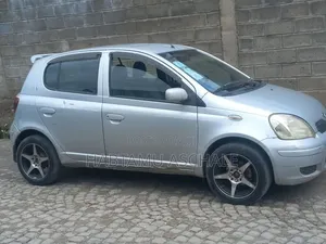Toyota Vitz 2002 Silver