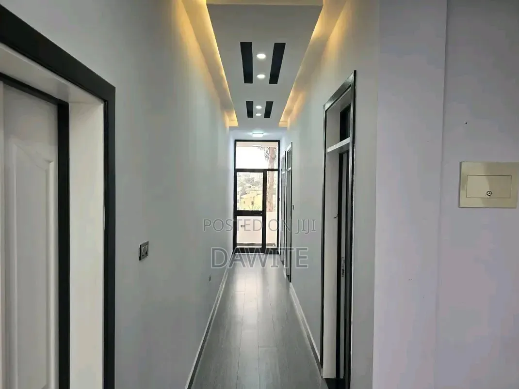 Furnished 8bdrm House in Bole for sale