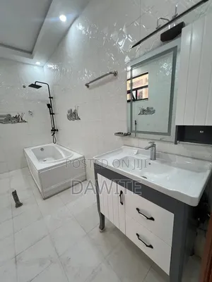 Furnished 8bdrm House in Bole for sale