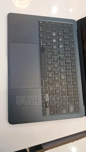 New Laptop Apple MacBook Air 2022 M2 16GB Apple M2 SSD 512GB