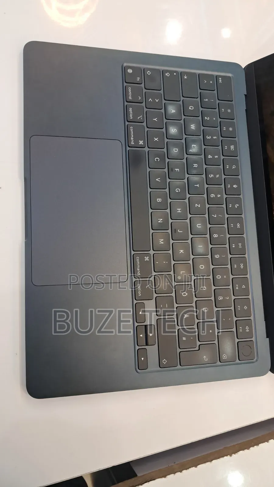 New Laptop Apple MacBook Air 2022 M2 16GB Apple M2 SSD 512GB