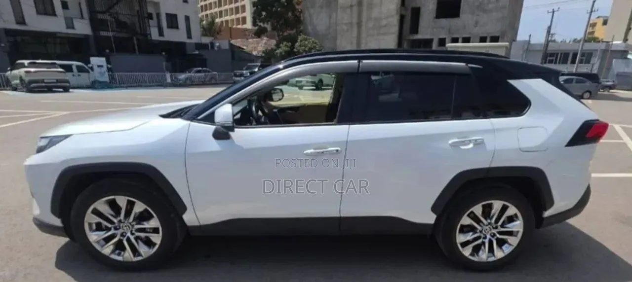 Toyota RAV4 2023 White