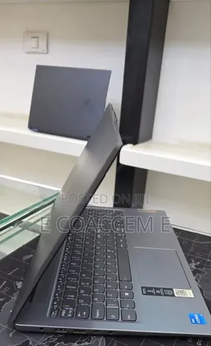 New Laptop Lenovo 8GB Intel Core i5 SSD 512GB