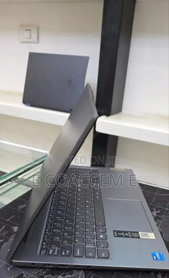 New Laptop Lenovo 8GB Intel Core i5 SSD 512GB