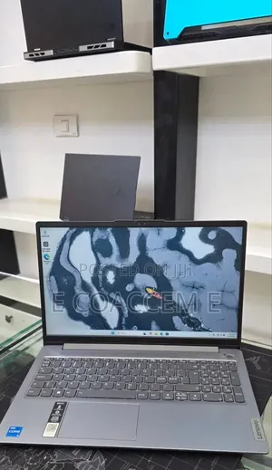 New Laptop Lenovo 8GB Intel Core i5 SSD 512GB