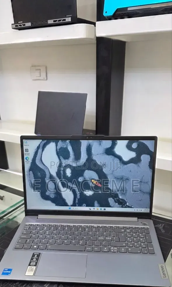 New Laptop Lenovo 8GB Intel Core i5 SSD 512GB