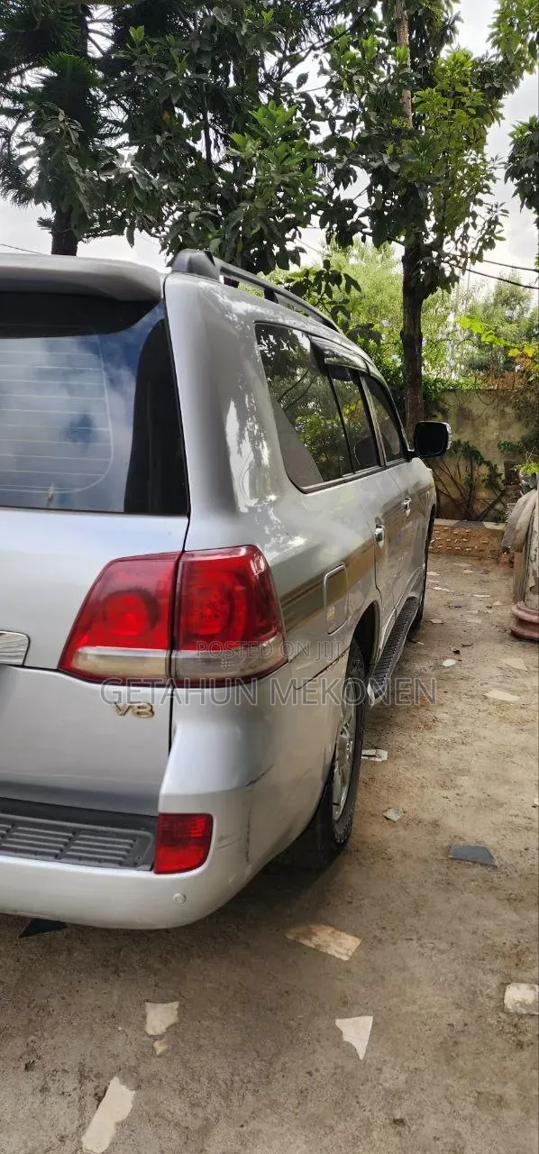 Toyota Land Cruiser 2010 Silver