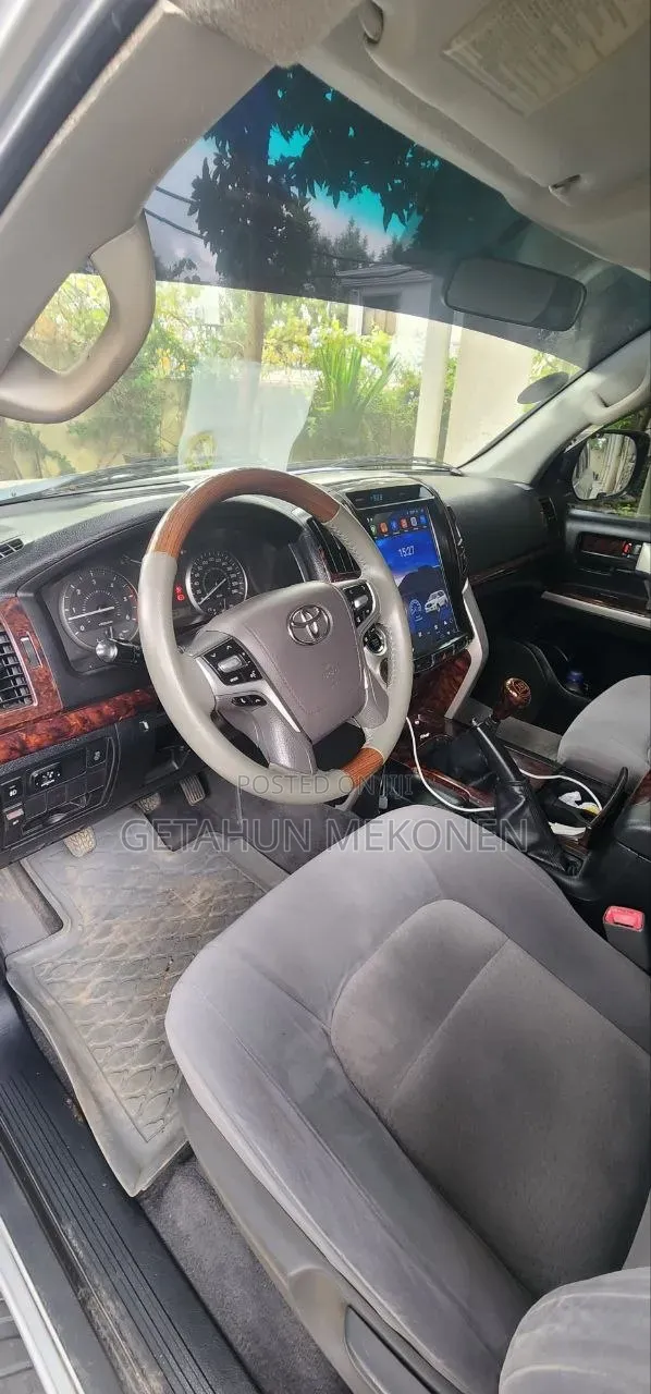 Toyota Land Cruiser 2010 Silver