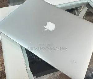 New Laptop Apple MacBook Air 2013 4GB Intel Core i5 SSD 128GB