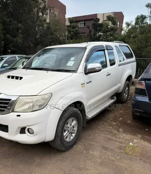 Toyota Hilux 2013 White
