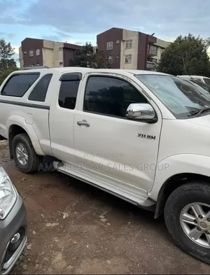 Toyota Hilux 2013 White