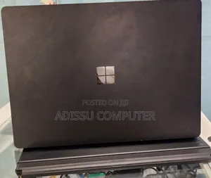New Laptop Microsoft Surface 8GB Intel Core i5 SSD 256GB