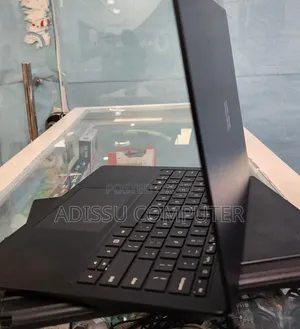 New Laptop Microsoft Surface 8GB Intel Core i5 SSD 256GB