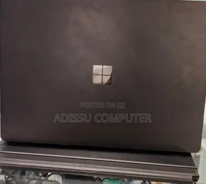 New Laptop Microsoft Surface 8GB Intel Core i5 SSD 256GB